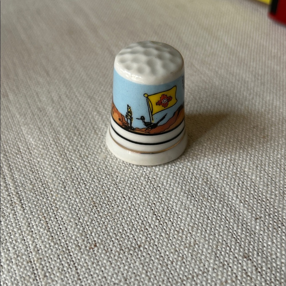 New Mexico Ceramic Thimble with Bird Design - Picture 3 of 10